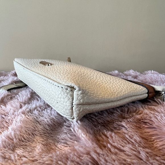 NWOT CLN wristlet with gold hardware and clip to hook onto purse or belt loop - Picture 7 of 7